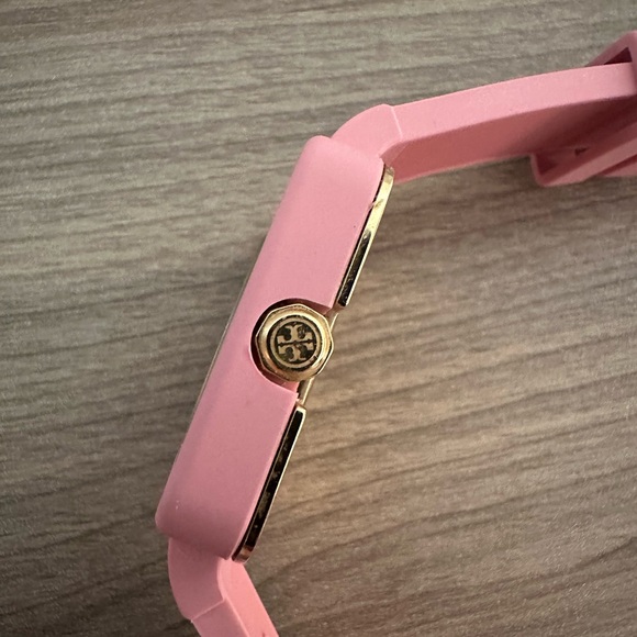 Tory Burch Women’s Izzie Pink Rubber Strap Watch 36mm TBW3017 - Picture 5 of 6